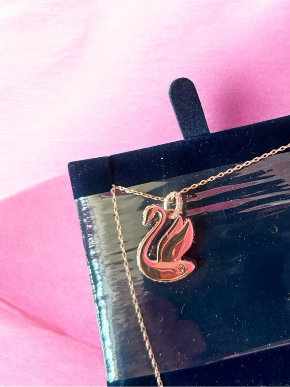 💎 Swarovski Iconic pink crystal swan pendant necklace 5647552 - Picture 3 of 6